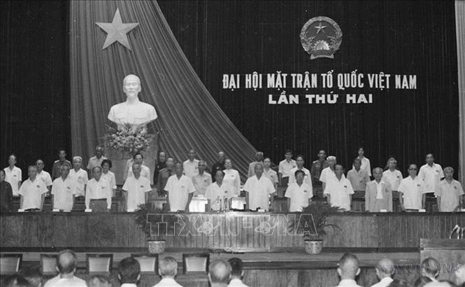 从1983年5月12日至14日，在河内巴亭会堂举行了越南祖国阵线第二次全国代表大会开幕式。（照片：金雄/越通社）