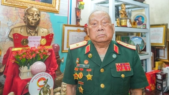 最高龄和最年轻代表寄语越南祖国阵线大会