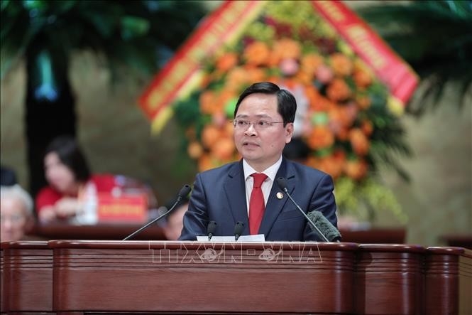 党中央委员、越南祖国阵线中央委员会副主席、越南劳动总联合会主席阮英俊(Nguyễn Anh Tuấn)同志作题为《与越南工人同行,竞赛创造性劳动,助力胜利实现国家发展目标》的参与发言。(图:明德/TTXVN) 党中央委员、越南祖国阵线中央委员会副主席、越南劳动总联合会主席阮英俊(Nguyễn Anh Tuấn)同志作题为《与越南工人同行,竞赛创造性劳动,助力胜利实现国家发展目标》的参与发言。(图:明德/TTXVN)