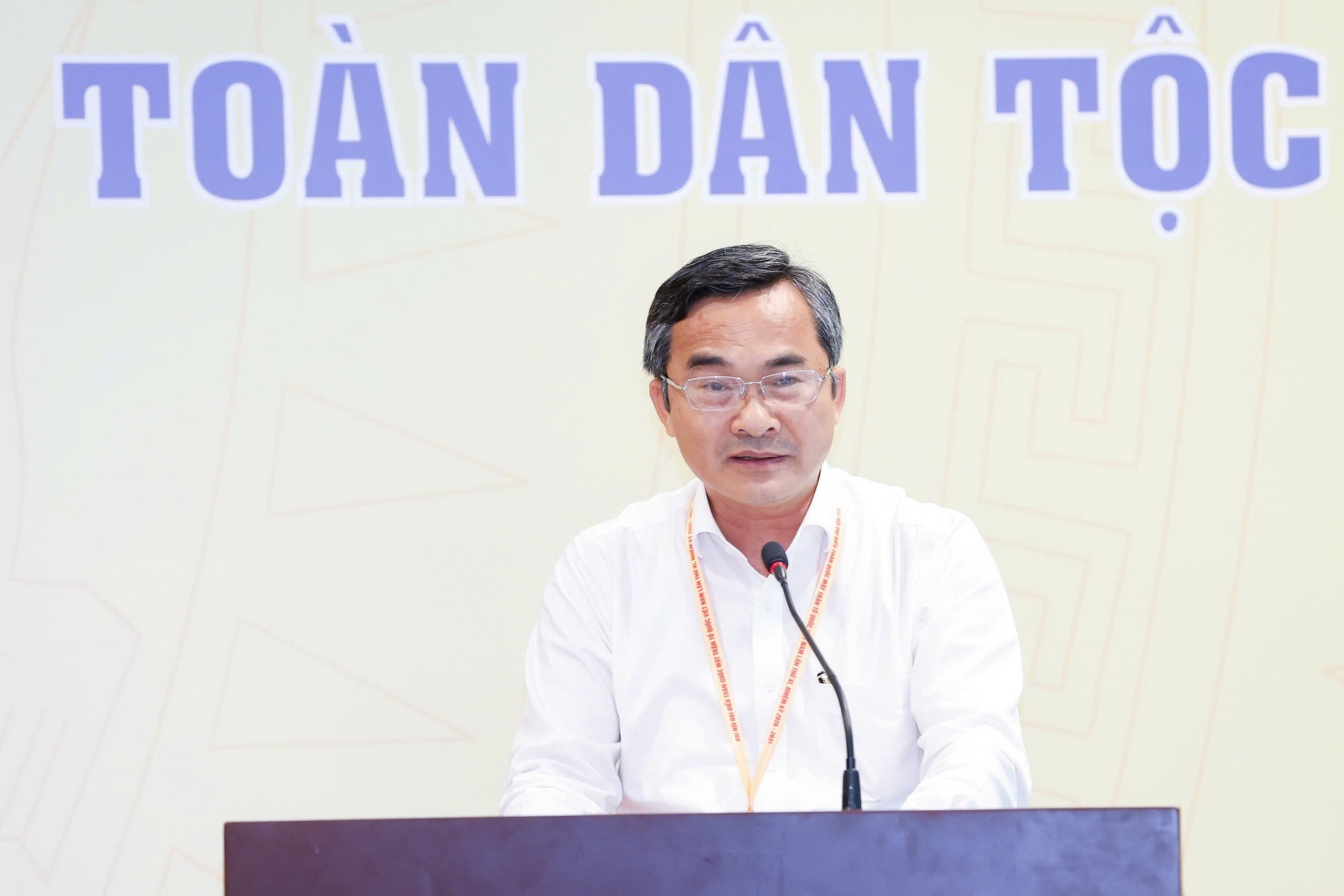 岘港市越南祖国阵线委员会常务副主席阮飞雄。(图:越南祖国阵线) 岘港市越南祖国阵线委员会常务副主席阮飞雄。(图:越南祖国阵线)