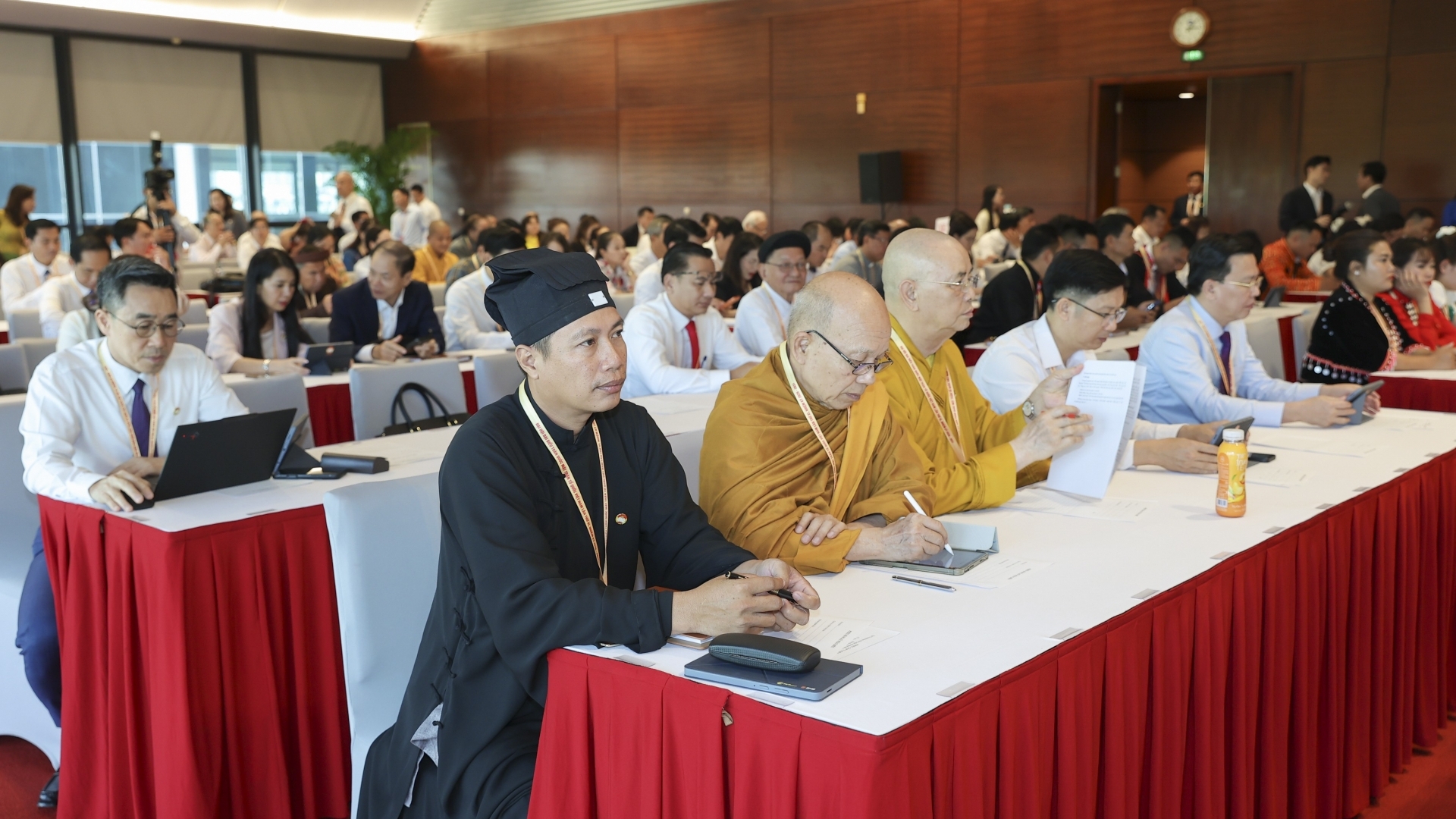 建议建立发挥越侨资源机制，提高民间外交效率