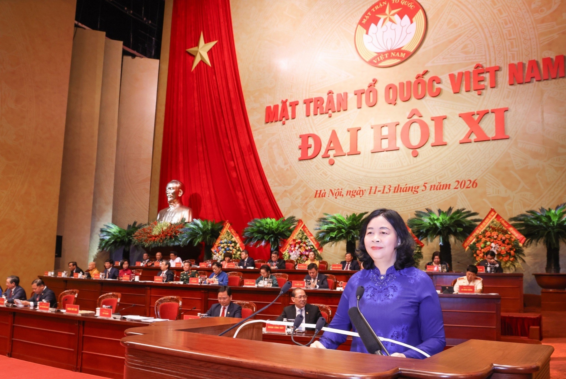 第十一届越南祖国阵线中央委员会主席裴氏明怀同志发表就职讲话。（照片：光荣）