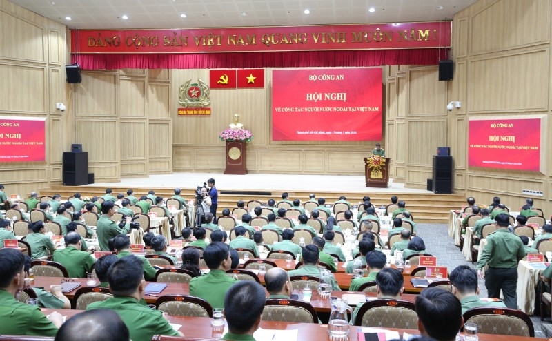 关于在越南外国人工作会议。(照片:公安部) 关于在越南外国人工作会议。(照片:公安部)