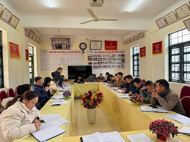 在党支部生活会上，党员们经常为落实专业工作提出多种解决方案。（照片：杜五）