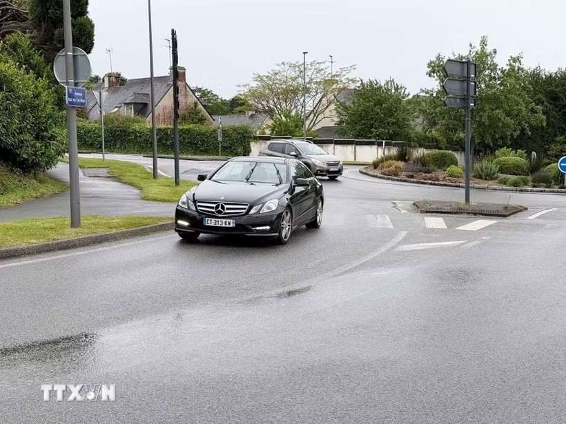 位于法国西北部布列塔尼大区莫尔比昂省拉内斯泰尔市的胡志明大道路段。
