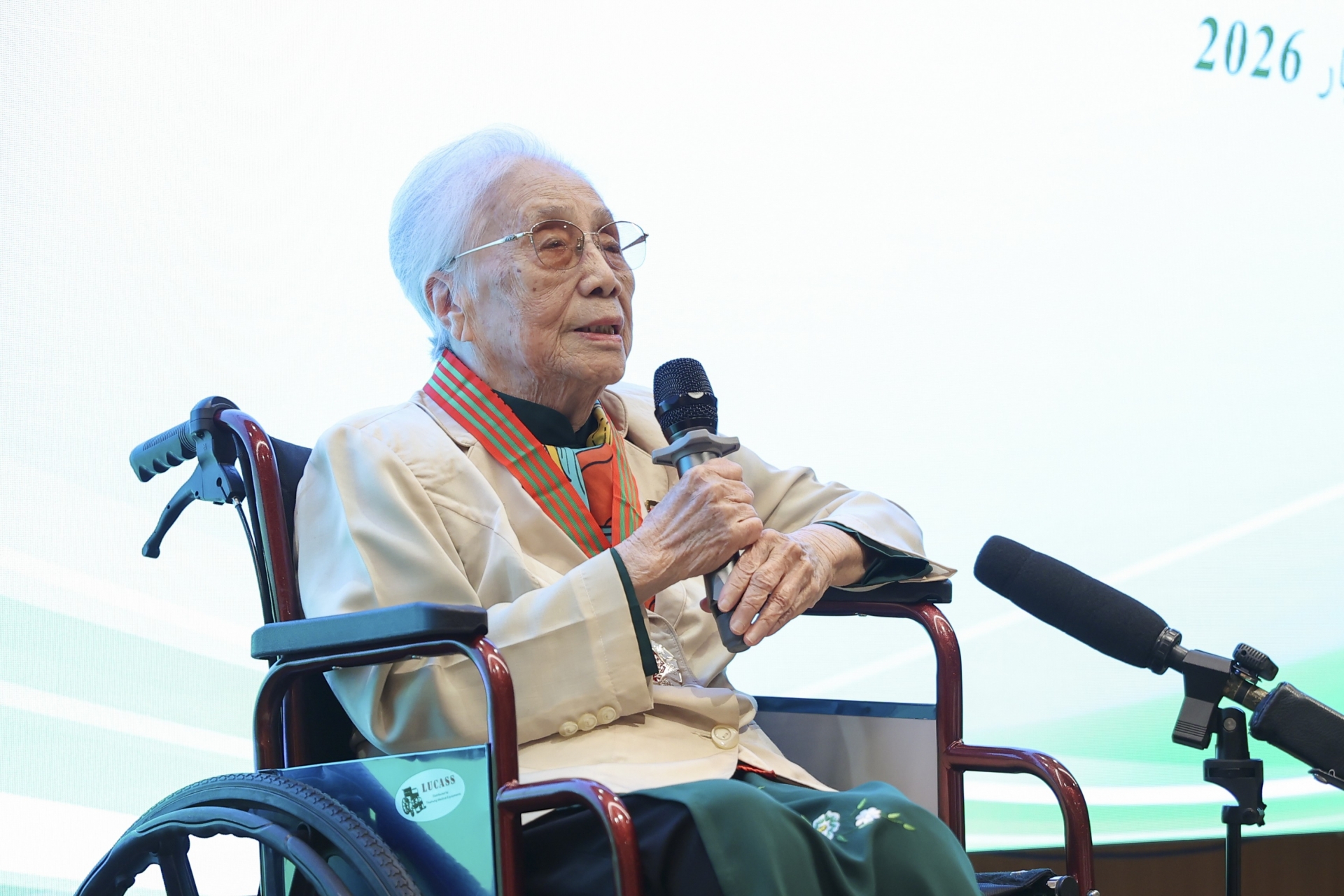 原国家副主席阮氏萍在2026年5月22日巴勒斯坦国功绩之星勋章颁授仪式上发表讲话。(照片:丁和) 原国家副主席阮氏萍在2026年5月22日巴勒斯坦国功绩之星勋章颁授仪式上发表讲话。(照片:丁和)