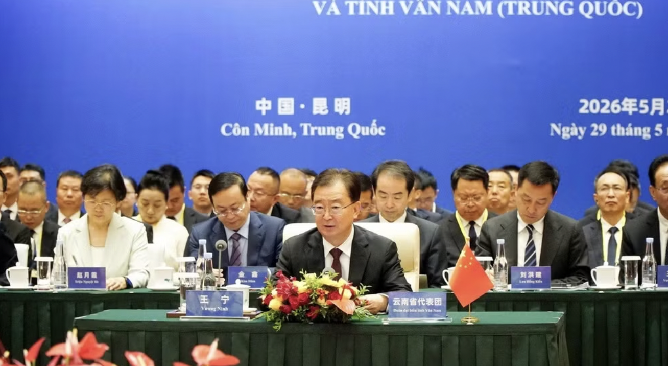 中国共产党中央委员会委员、中国云南省委书记王宁在会晤上发表讲话。（照片：越通社发）