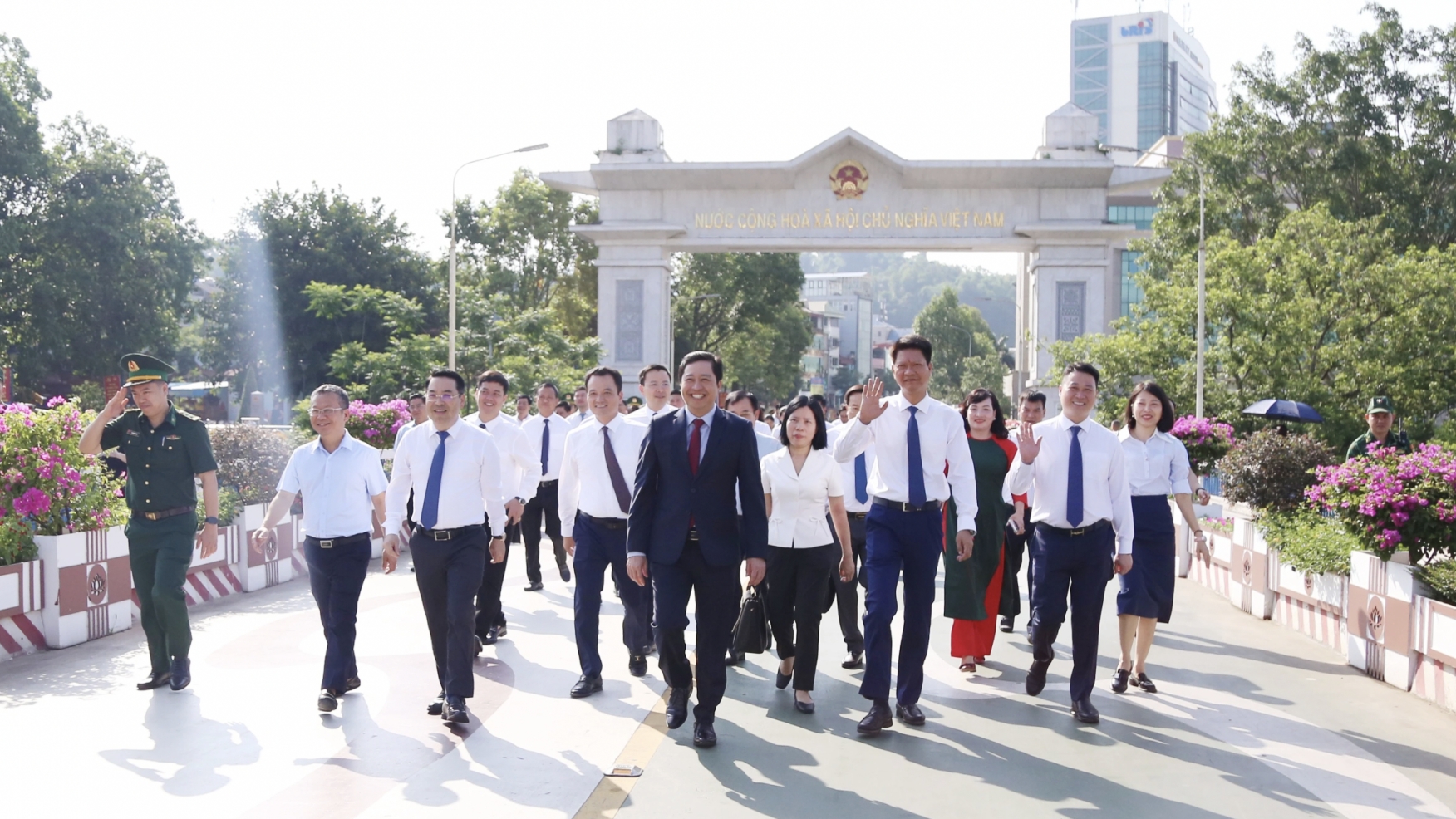 越中地方合作新跨越：越南老街省代表团赴中国云南参加年度会晤并开展系列外事活动