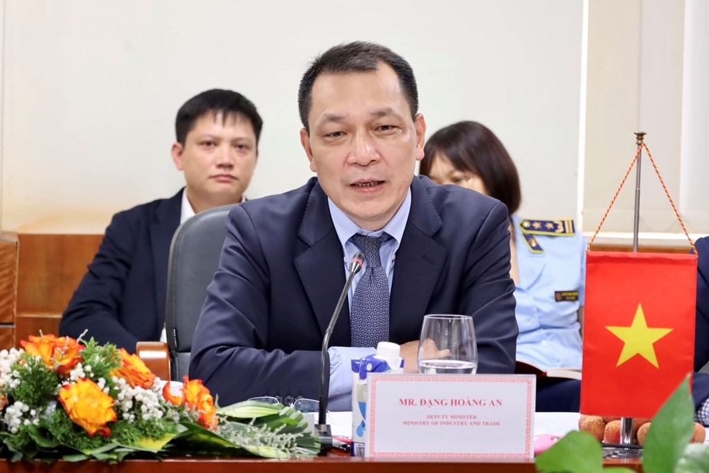 越南工贸部副部长邓黄安。