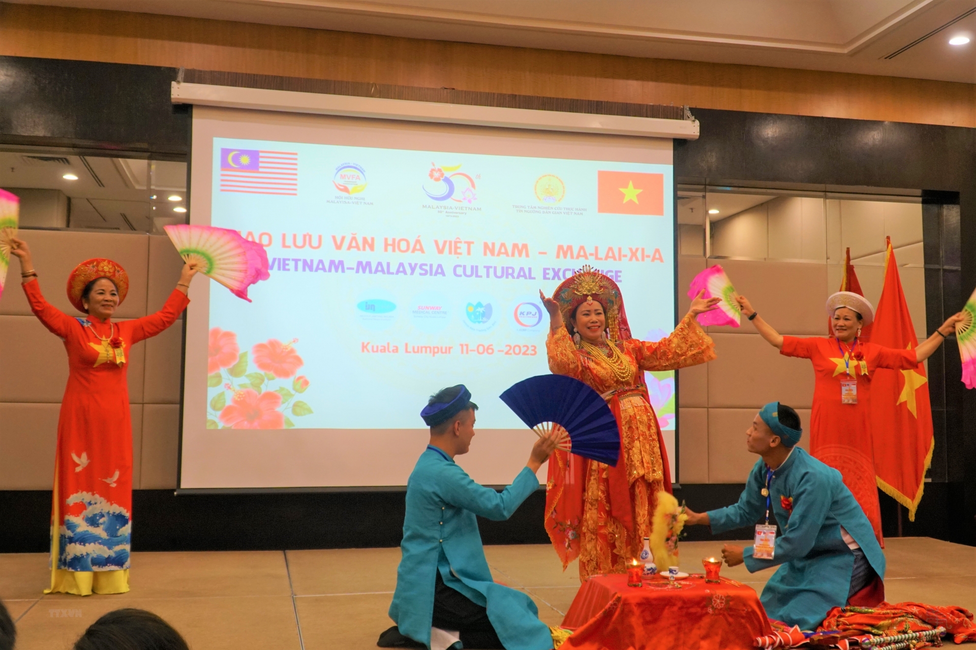 越马传统文化艺术交流晚会在首都吉隆坡举行。