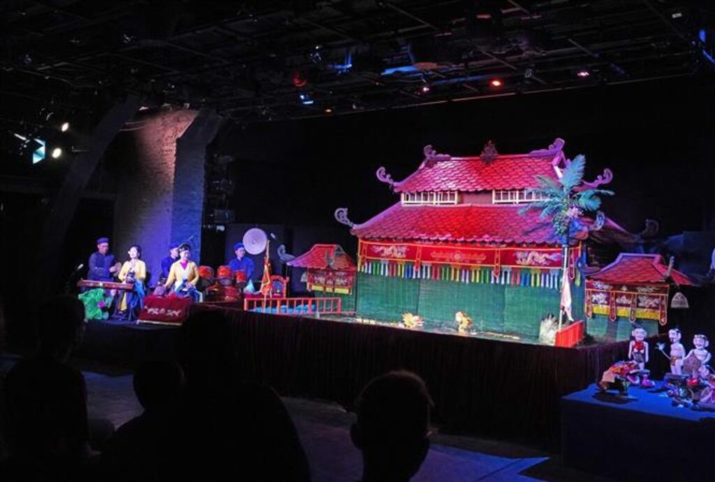 越南水上木偶艺术精彩演绎震撼俄罗斯观众