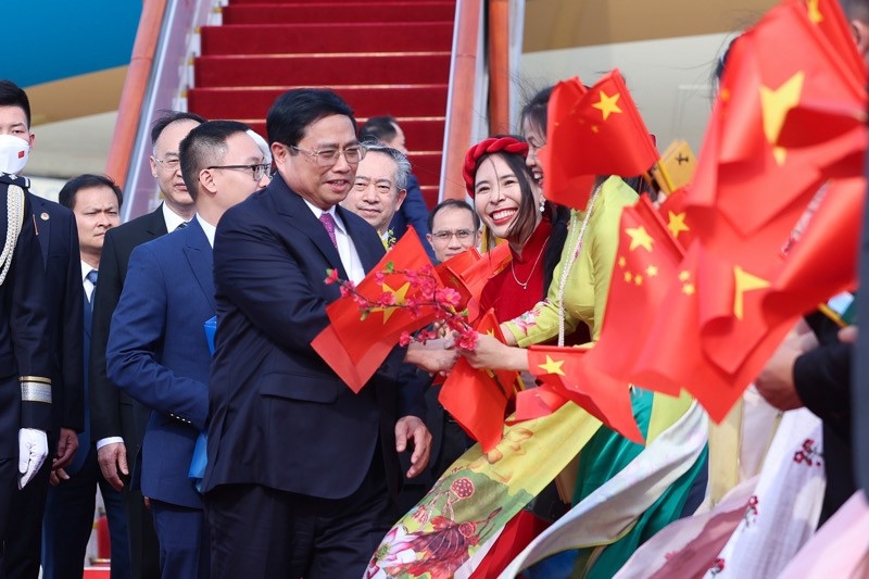越南政府总理范明正于2023年6月25日至28日对中华人民共和国进行正式访问并出席第十四届世界经济论坛新领军者年会。