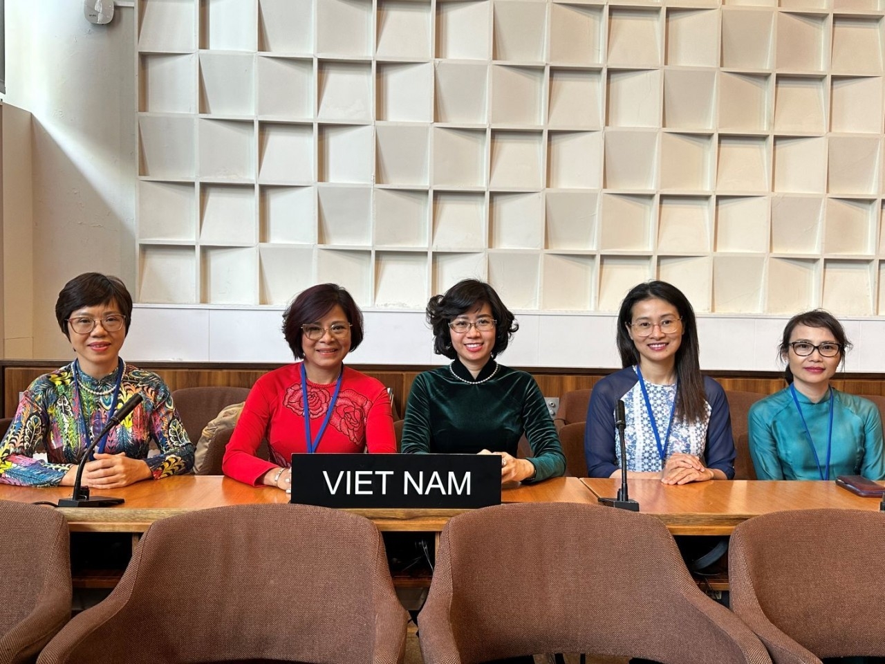 越南代表团。