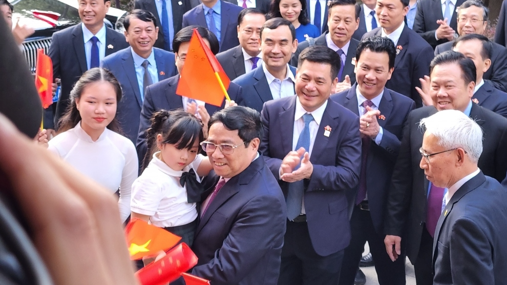 越南政府总理范明政看望在中国的越南人社群。