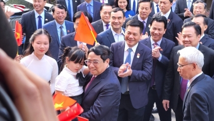 越南政府总理范明政看望在中国的越南人社群