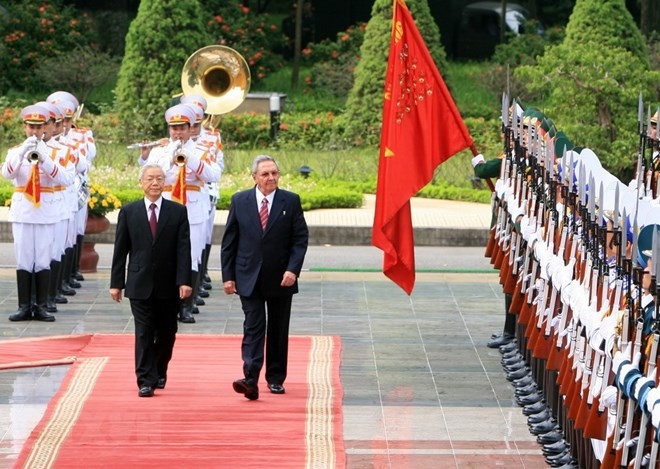 阮富仲总书记已积极开展多项国际活动，包括2012年访古之行，为促进越南对外活动做出贡献。