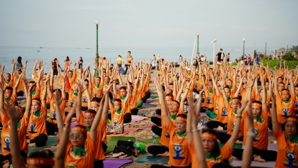 通过在平顺省举行的国际瑜伽日促进文化交流