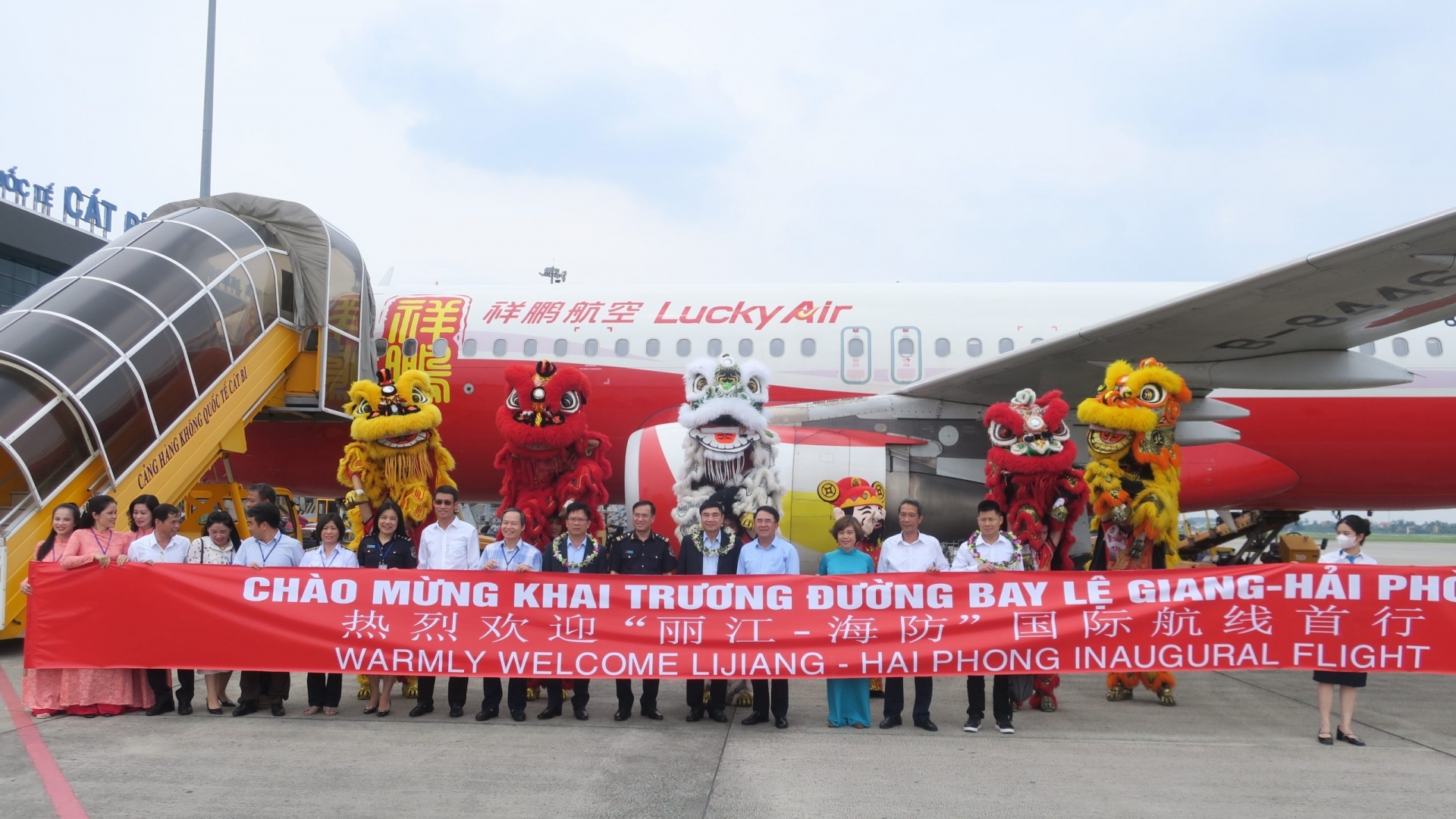 吉碑国际机场迎接从中国丽江的首个航班