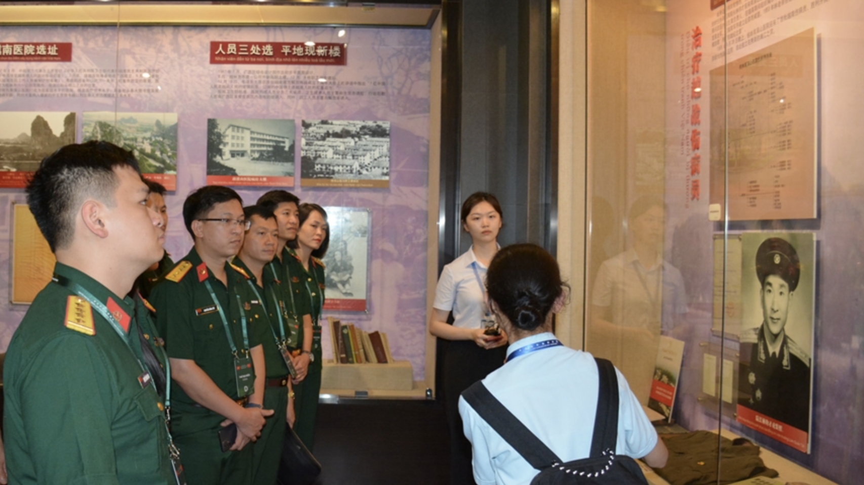 越南人民军青年军官代表团造访中国南溪山医院