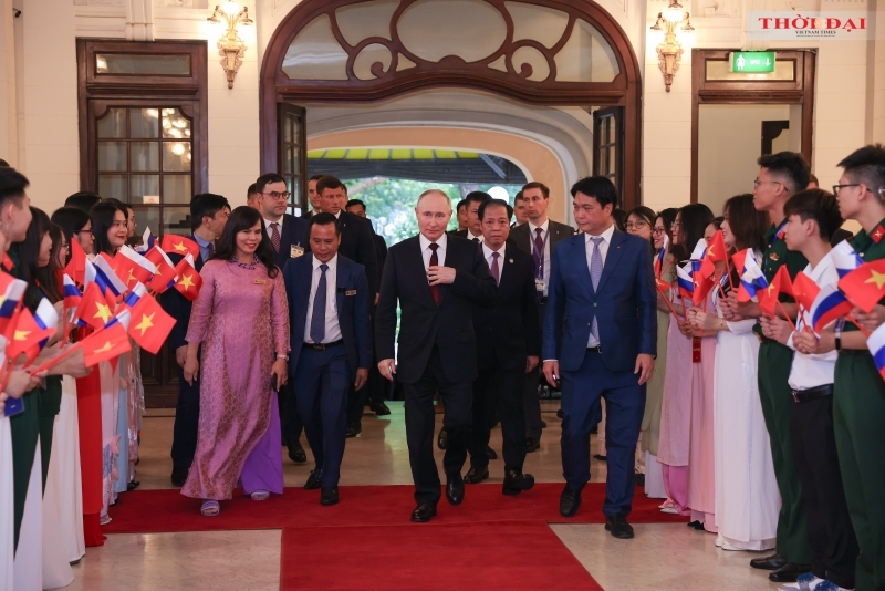 俄罗斯总统普京和越南国家主席苏林与历届赴俄越南留学生会面