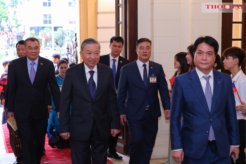 俄罗斯总统普京和越南国家主席苏林与历届赴俄越南留学生会面