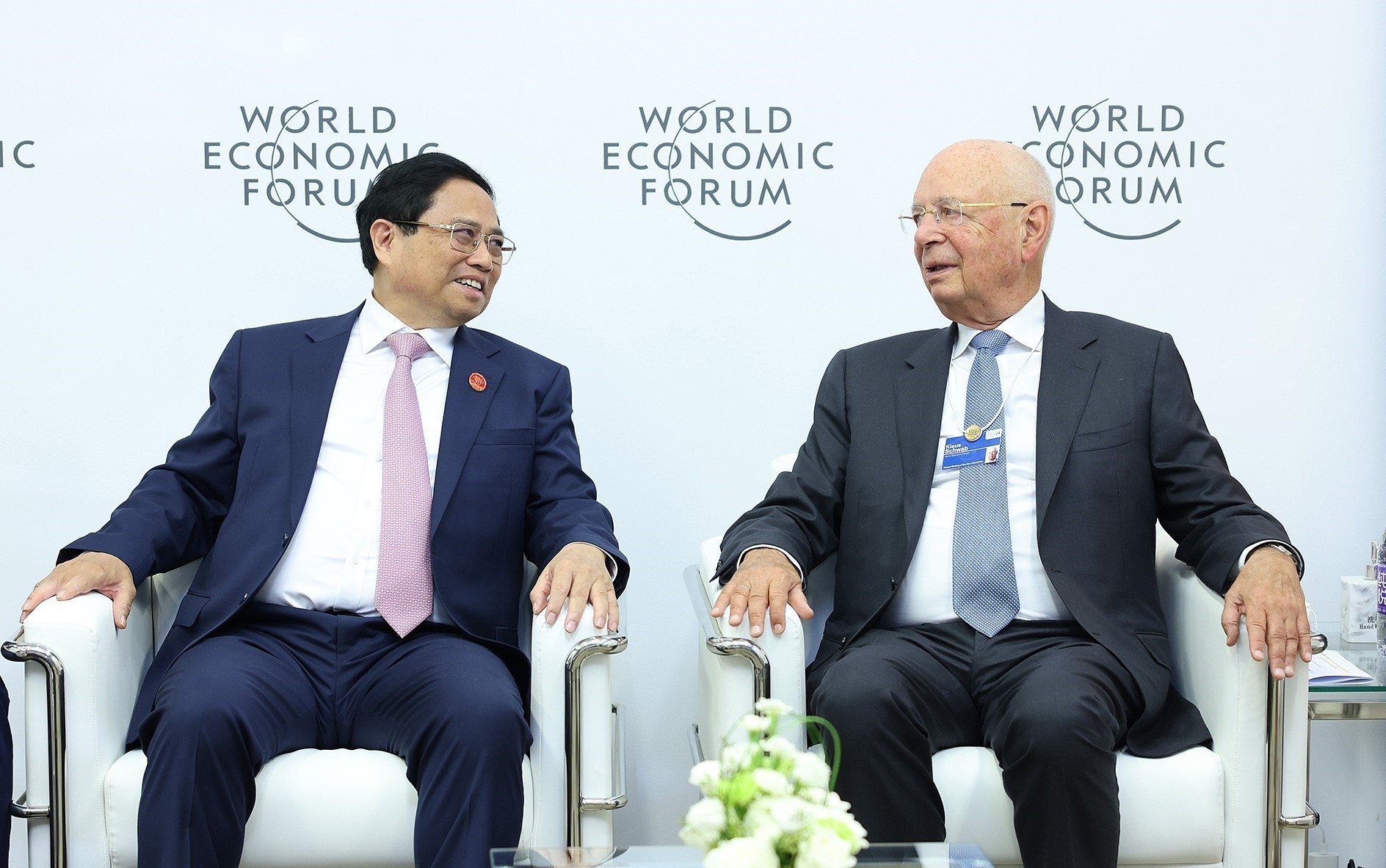 世界经济论坛创始人对范明政总理在全体会议开幕式上的讲话表示印象深刻