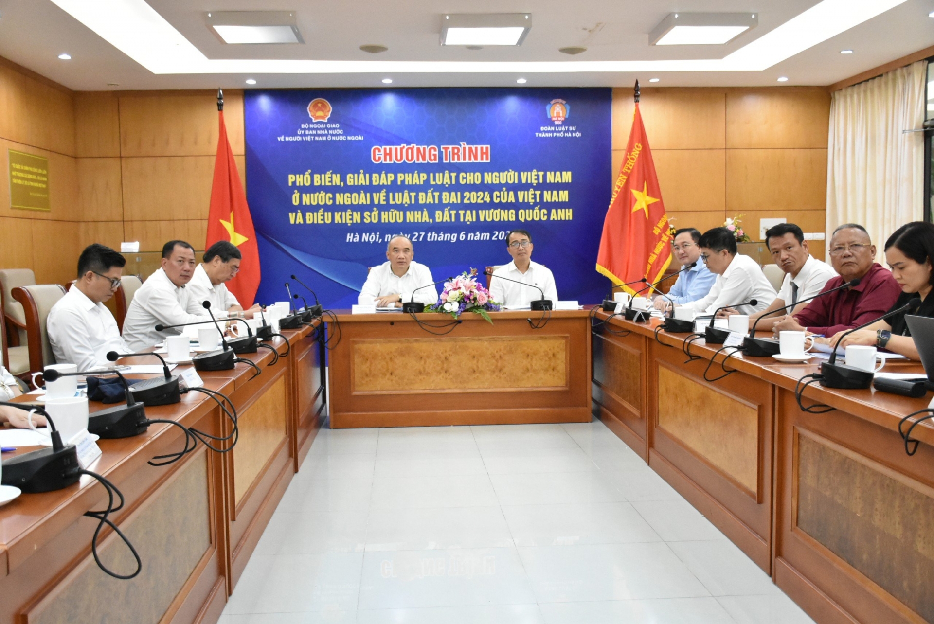 此次活动在海外越南人国家委员会总部以线下方式举行。