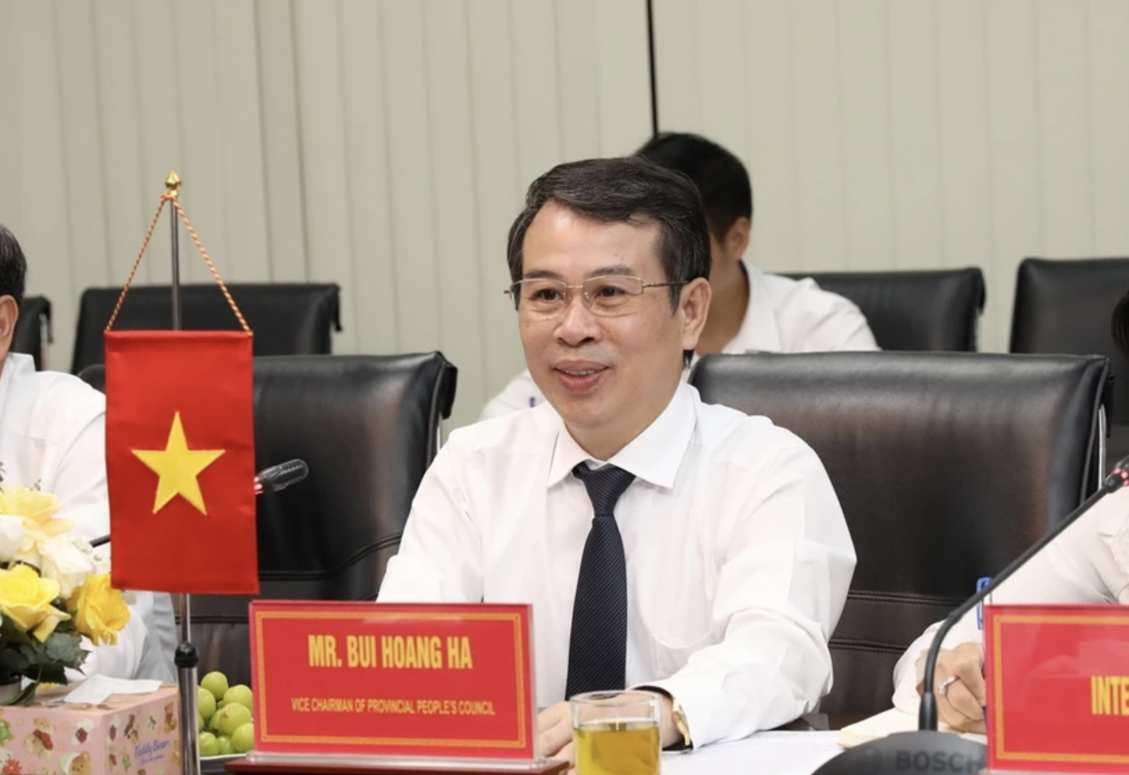 宁平省人民议会常务副主席裴黄河。