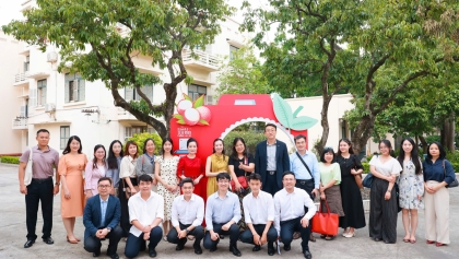 同赏荔枝红，共话中越同志情