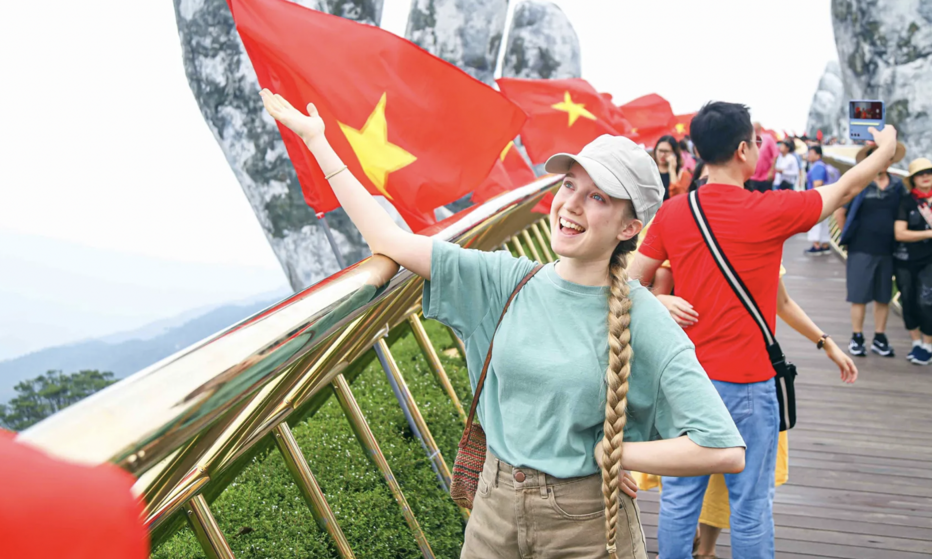 国际游客在越南岘港打卡