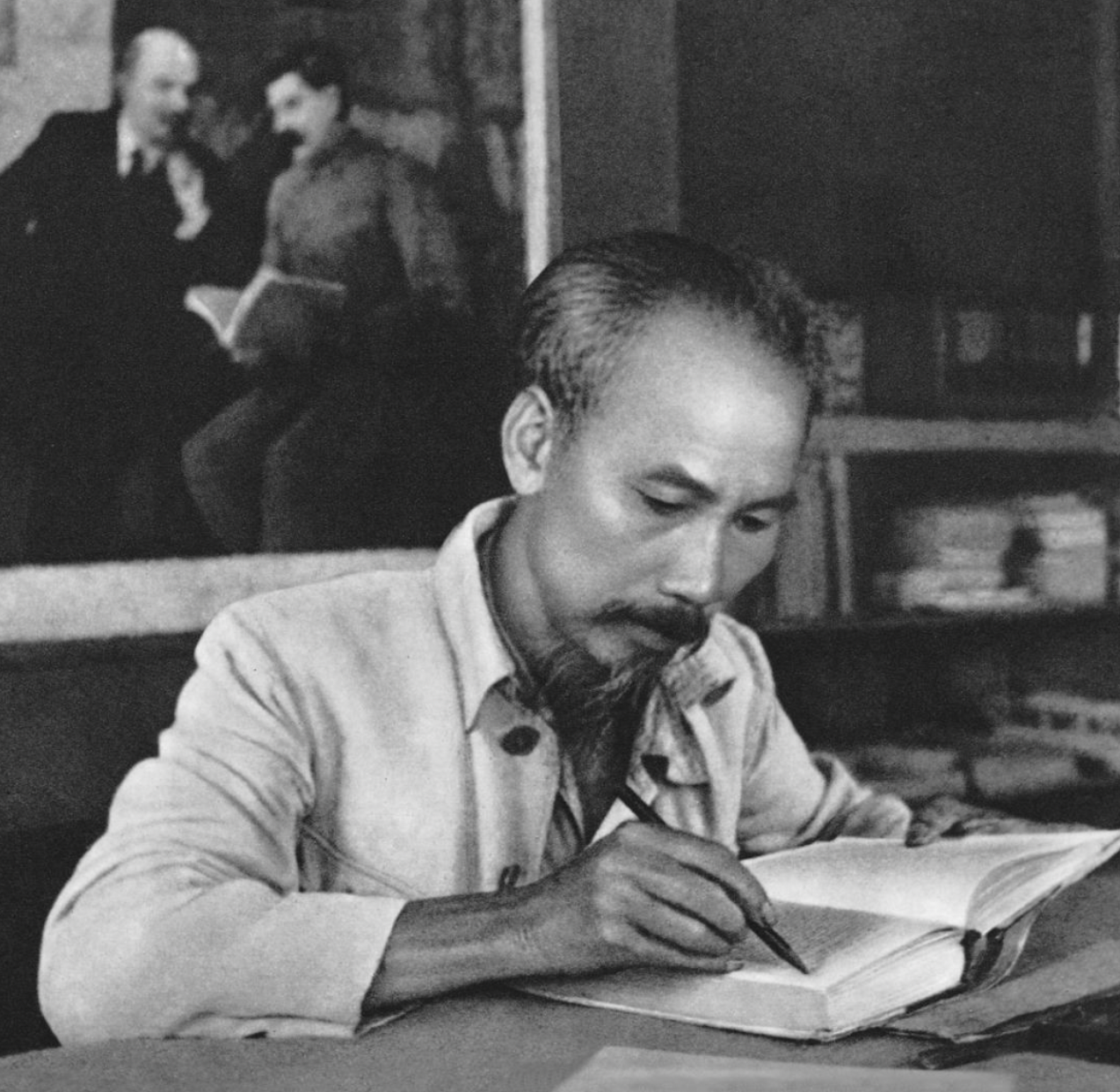 胡志明 - 具有国际视野的记者