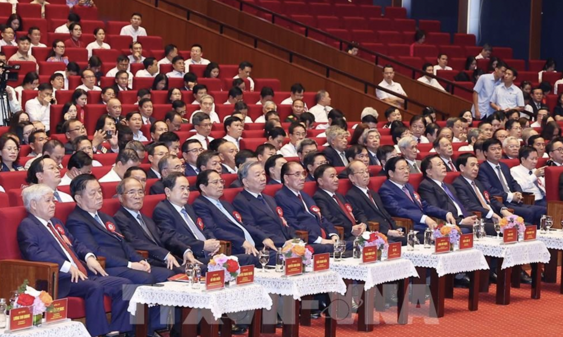 出席了越南革命新闻100周年纪念大会的代表