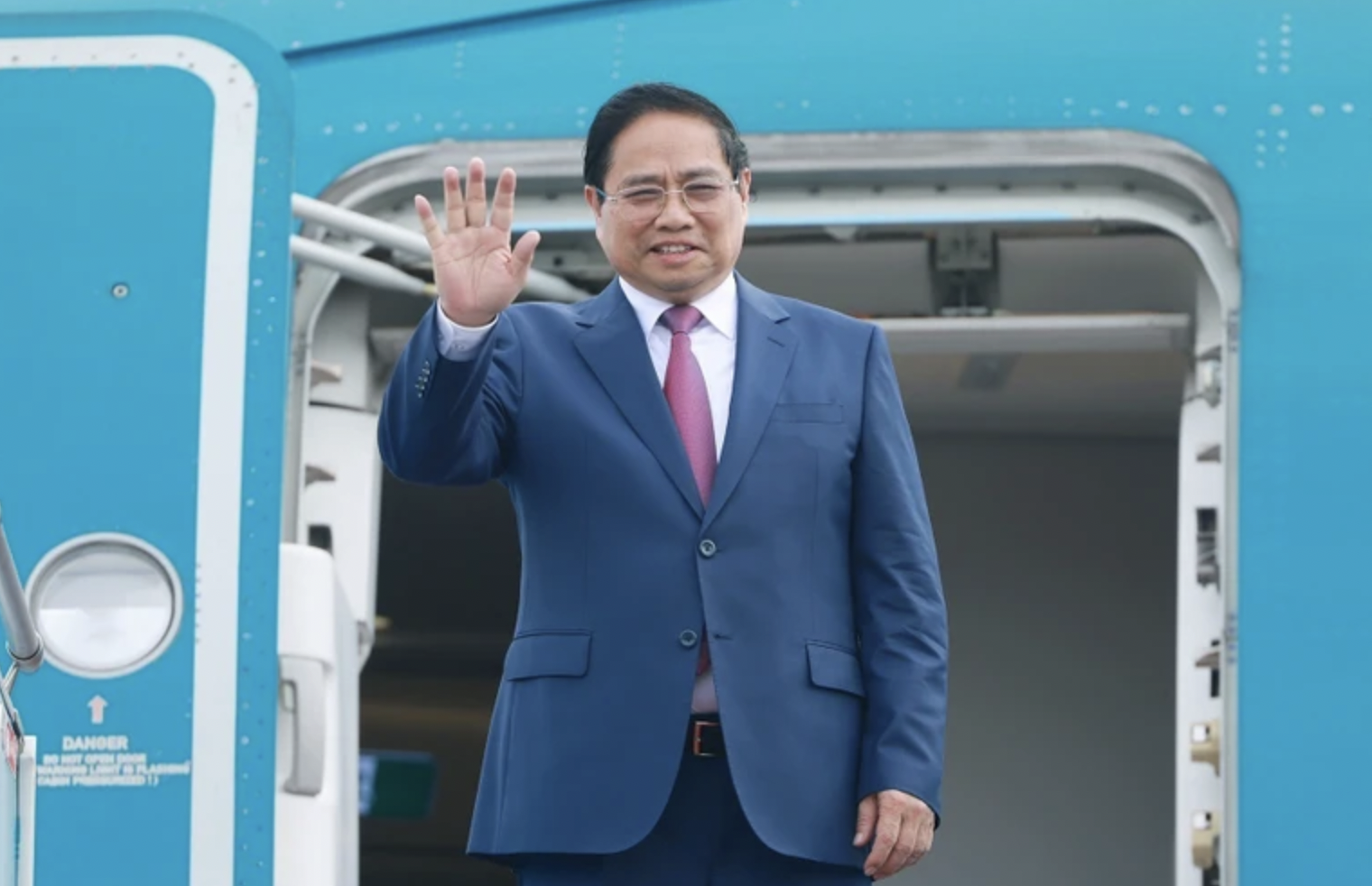 政府总理范明政启程赴中国天津出席世界经济论坛第十六届新领军者年会。