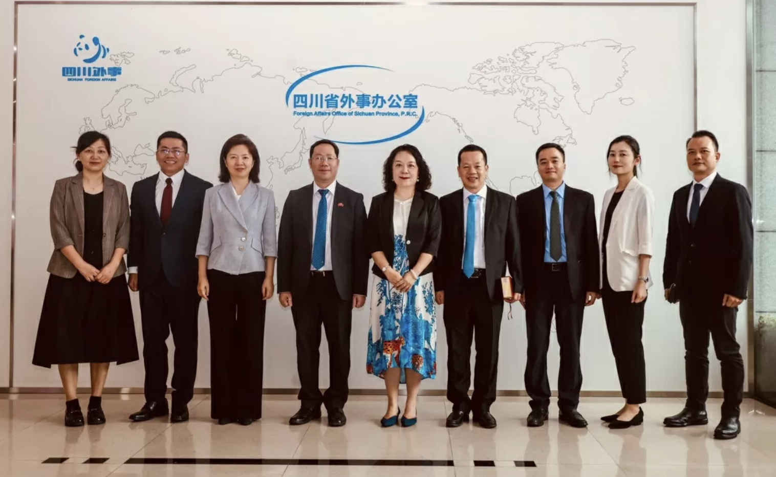 代表们合影