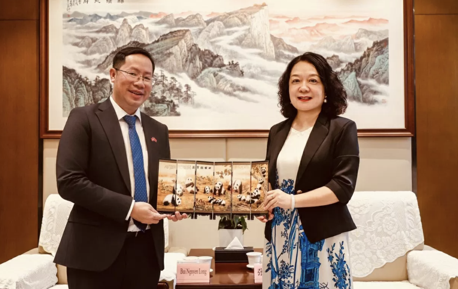 促进越南与中国四川省的交流合作