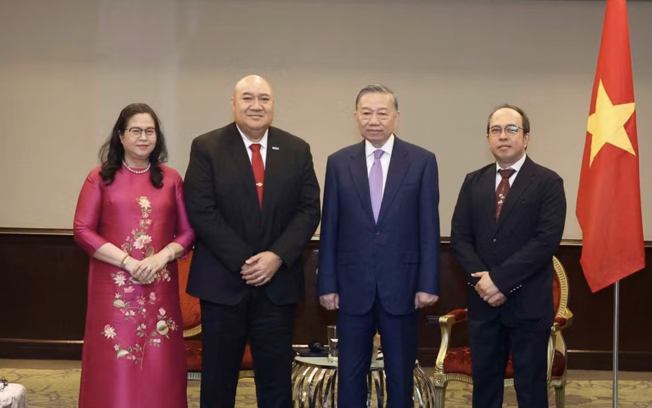 越共中央总书记、国家主席苏林会见世界卫生组织（WHO）西太平洋区域主任赛亚·皮乌卡拉。