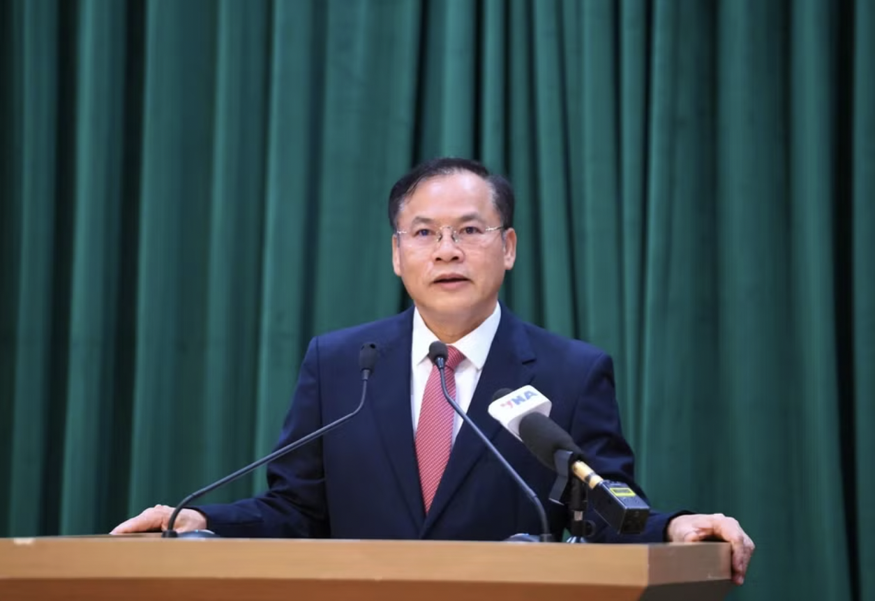 阮文龙上将，中央委员会委员、公安部副部长、警察调查机关首长发表会议开幕讲话。