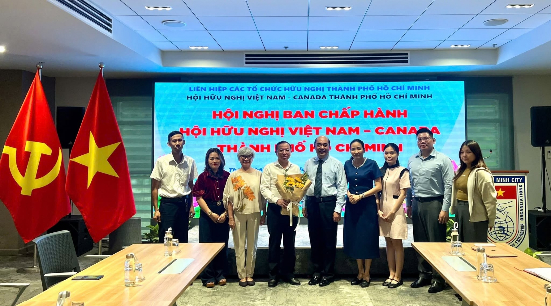 邓国全同志担任胡志明市越加友好协会主席。