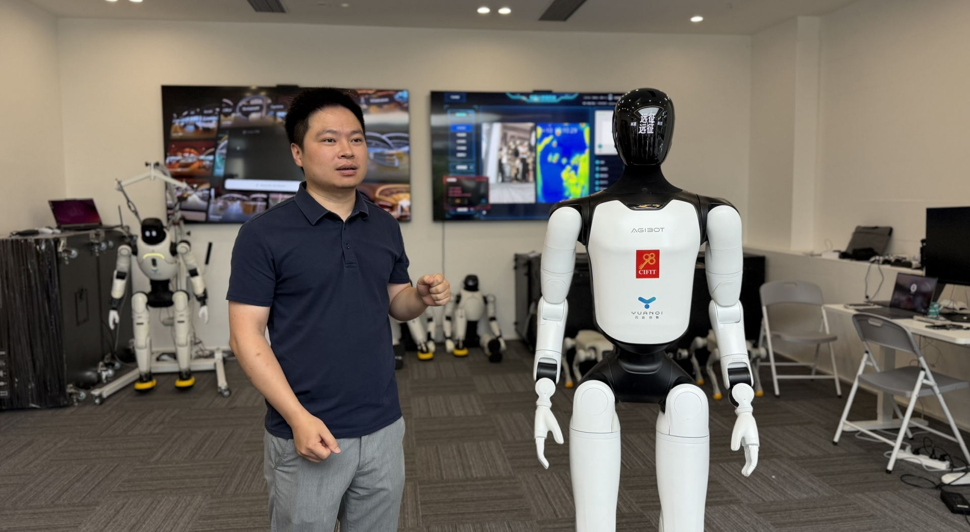 中国科创企业以人形机器人破解用工难题 中国科创企业以人形机器人破解用工难题