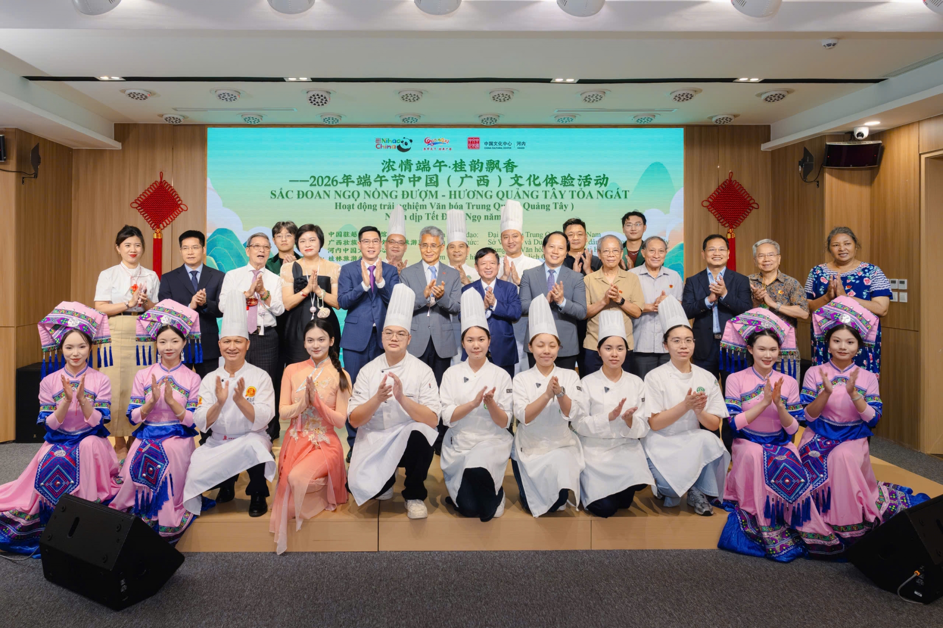 代表们合影留念 代表们合影留念