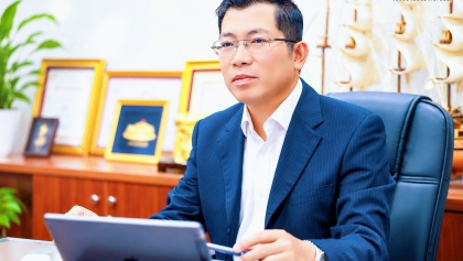 建设精干、强大、具有主导力的新闻体系，满足新形势下的任务要求