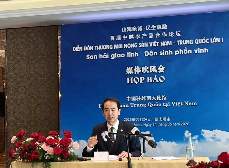 中华人民共和国驻越南特命全权大使何炜先生就越南-中国农业合作进行分享。照片：VGP/LA