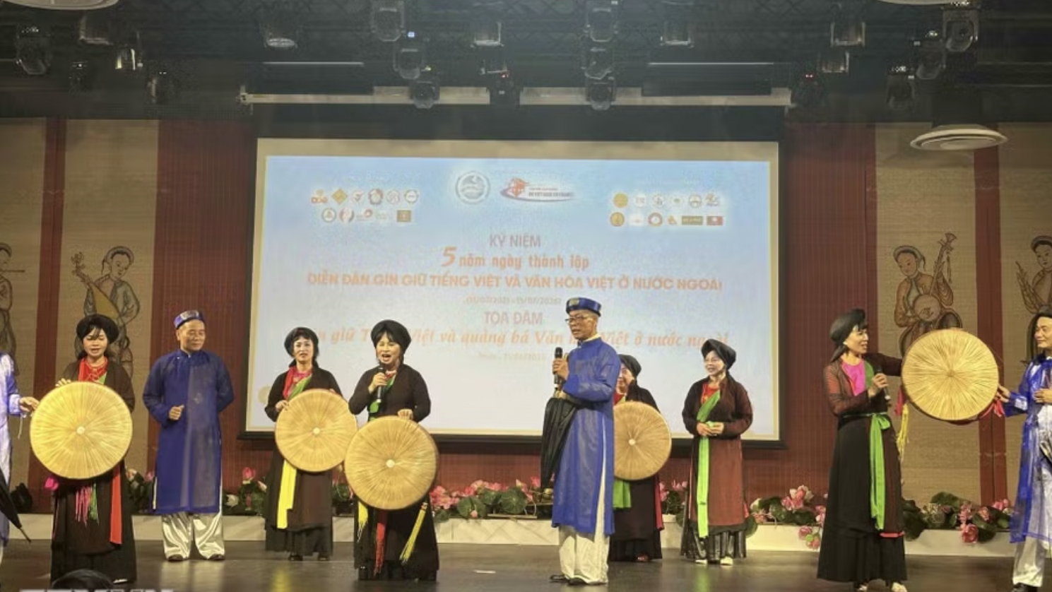 法国：携手旅外侨胞共同维护越南语和越南文化