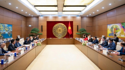 越南国会副主席阮尹英上将接见中国西藏自治区人大常委会副主任许成仓