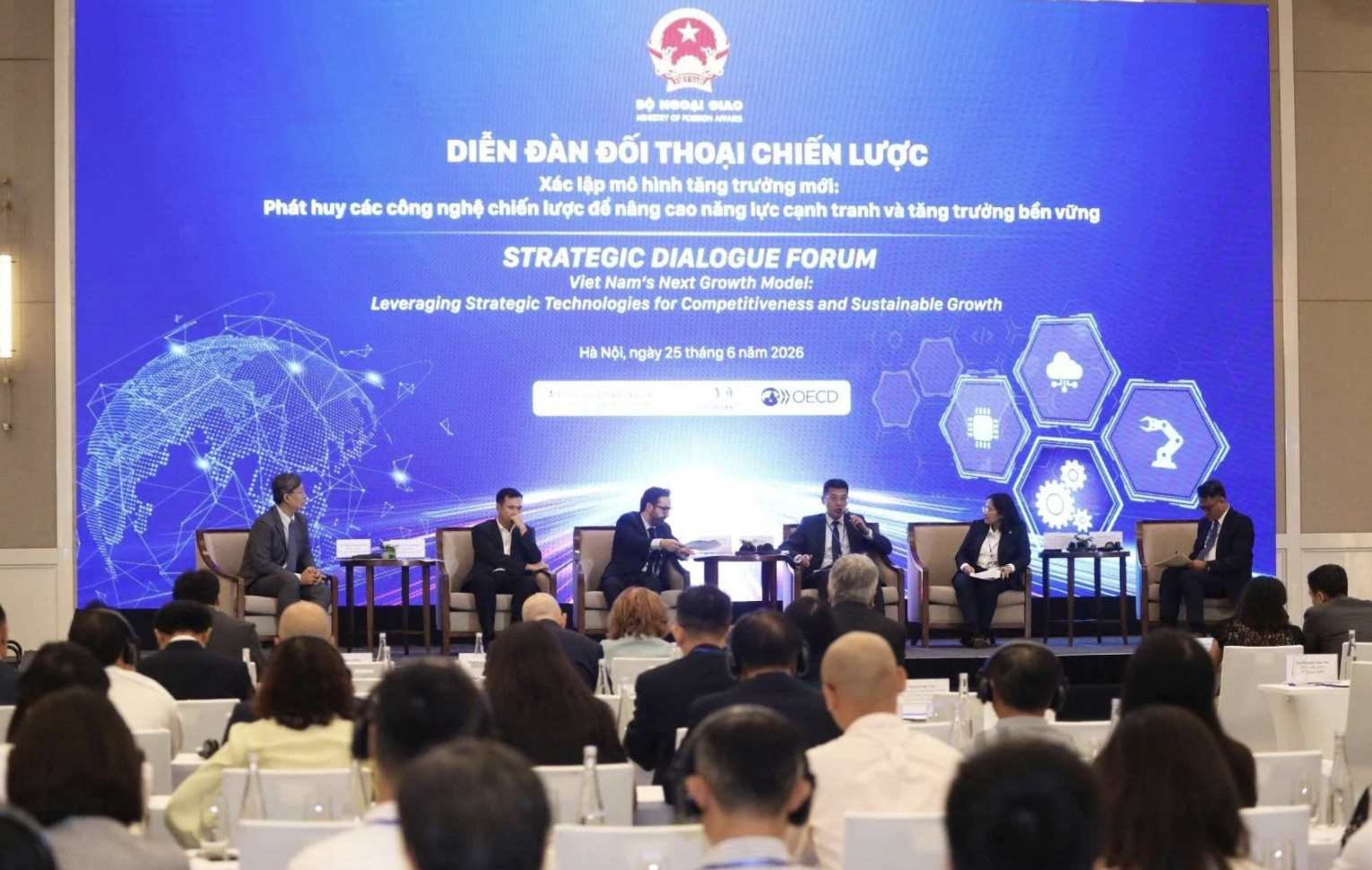 战略对话论坛共举行了05场深入研讨会，重点讨论了具有高度实践意义的主题，并与越南科学、技术、创新发展的要求紧密结合。（图：成龙）