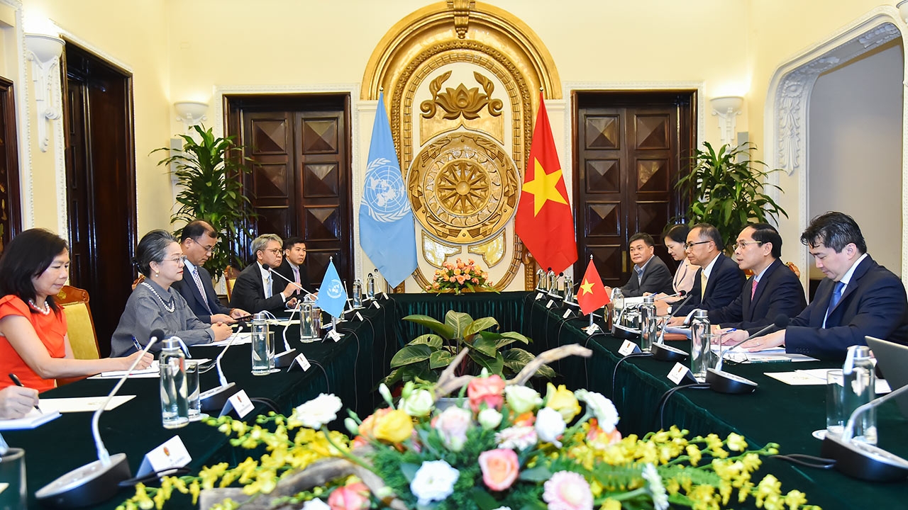 越南外交部长裴青山在河内与联合国副秘书长兼亚太经社会执行秘书阿里沙赫巴纳举行了会谈。