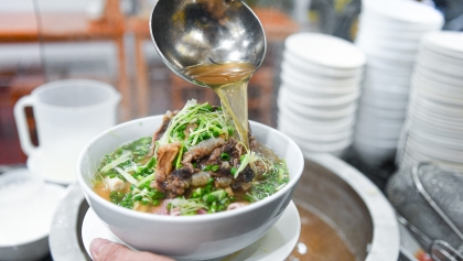 非洲的一家越南河粉餐厅成为喜爱越南菜的熟悉的地址