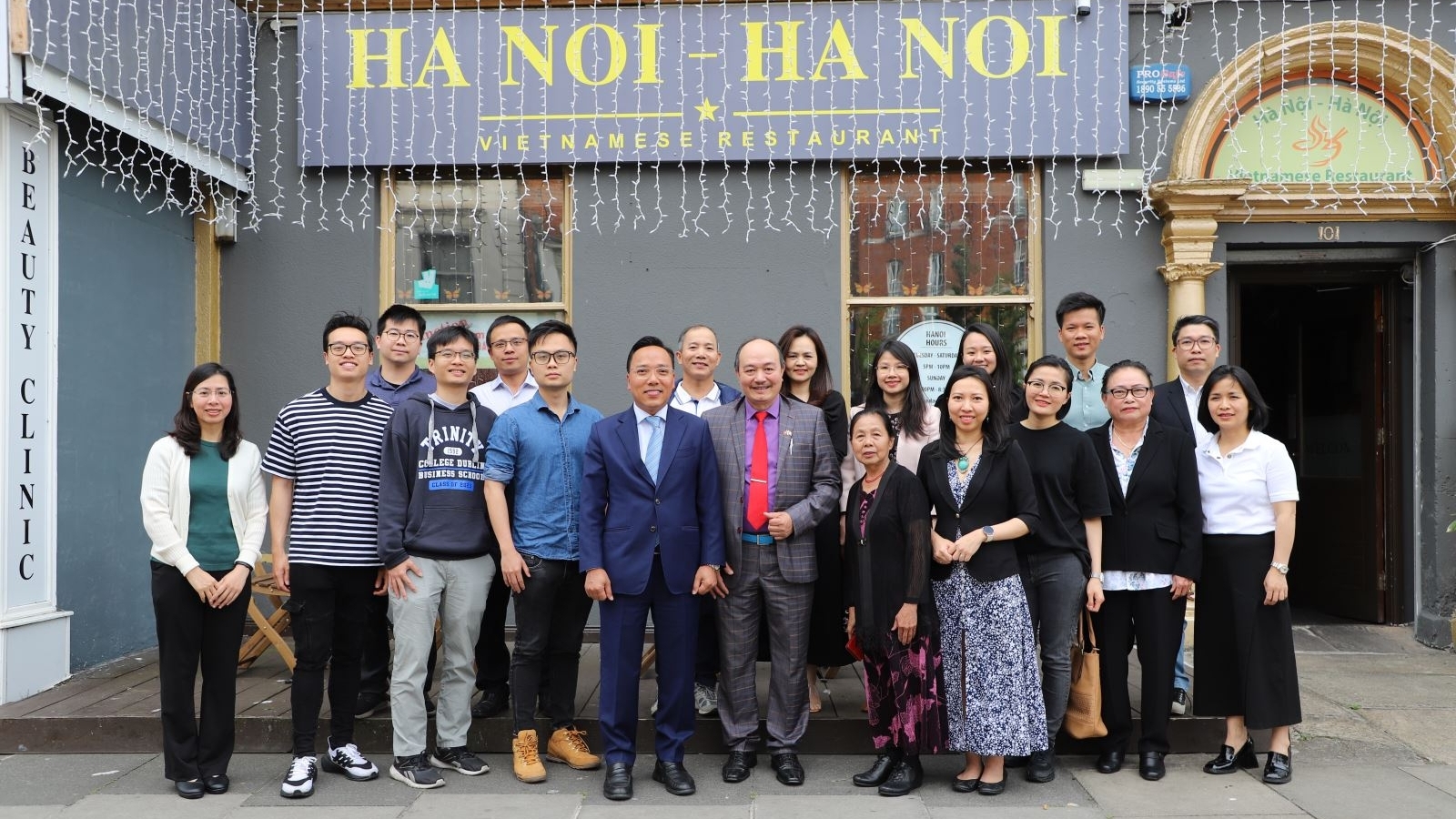 越南驻爱尔兰都柏林名誉领事办公室正式揭牌