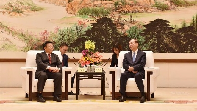 越中两国两党合作取得许多积极进展