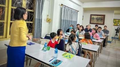 为旅居老挝的越南人社群开设越南语培训班